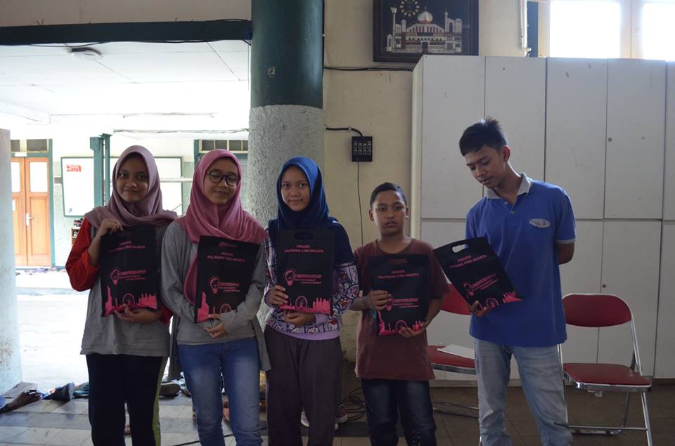 kebersamaan HIMASIS dengan adik-adik panti asuhan rumah piatu muslim