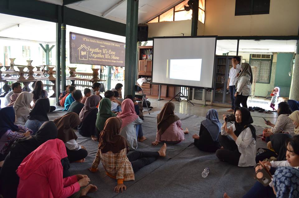 kebersamaan HIMASIS dengan adik-adik panti asuhan rumah piatu muslim