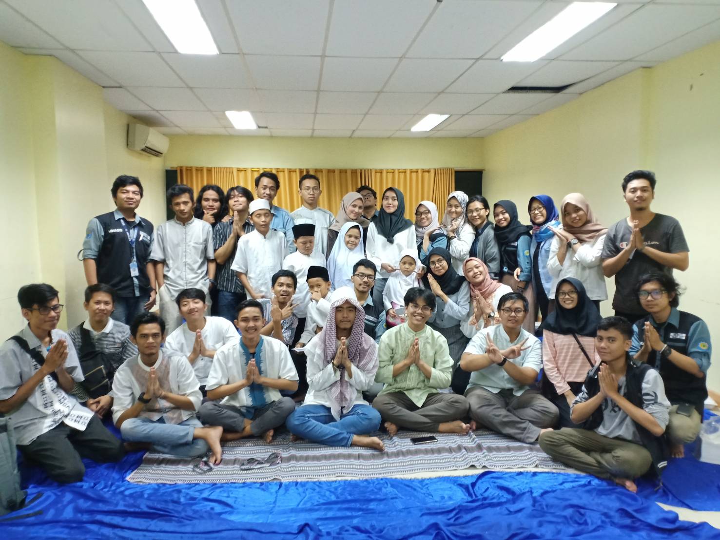 HIMASIS buka bersama dengan anak panti rumah yatim