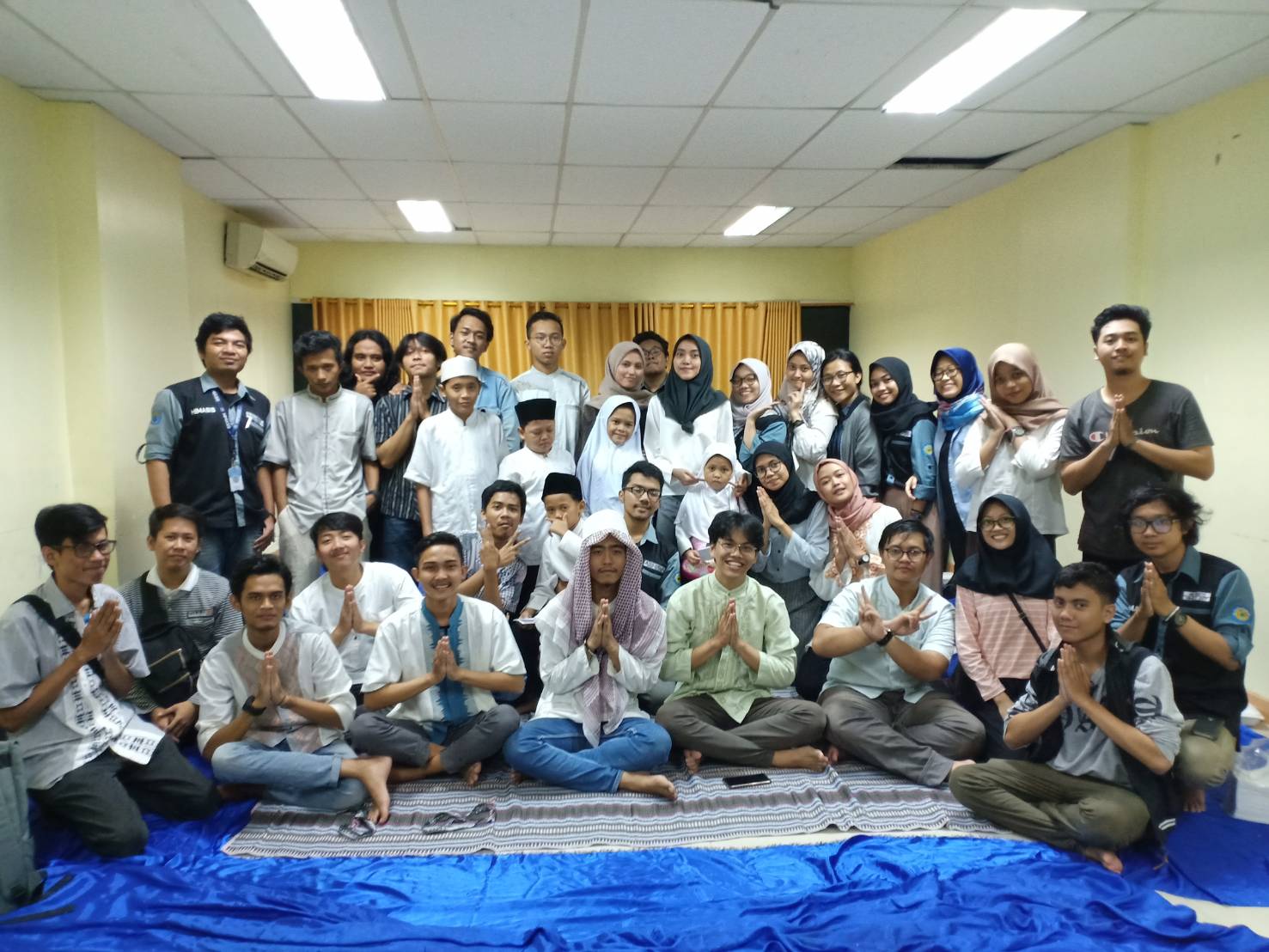 HIMASIS buka bersama dengan anak panti rumah yatim