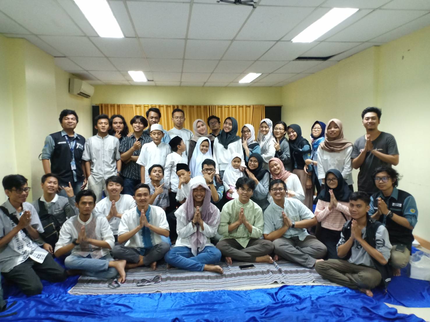 HIMASIS buka bersama dengan anak panti rumah yatim