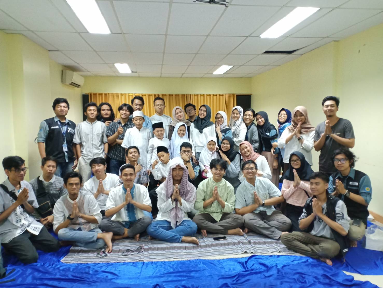 HIMASIS buka bersama dengan anak panti rumah yatim