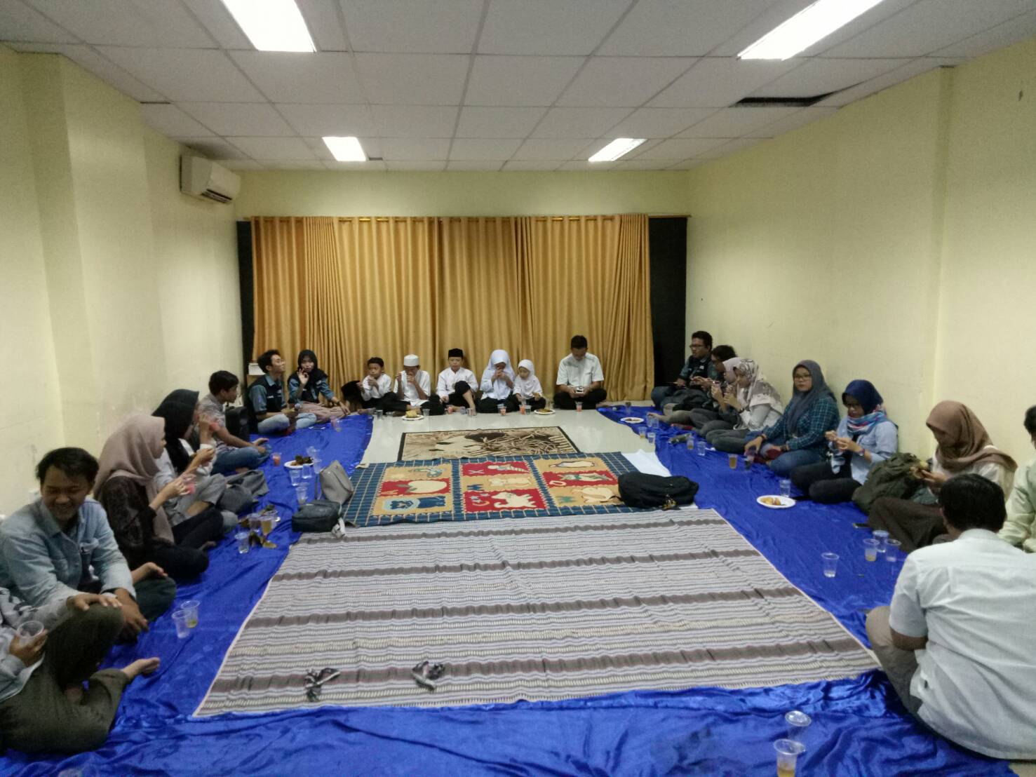 HIMASIS buka bersama dengan anak panti rumah yatim