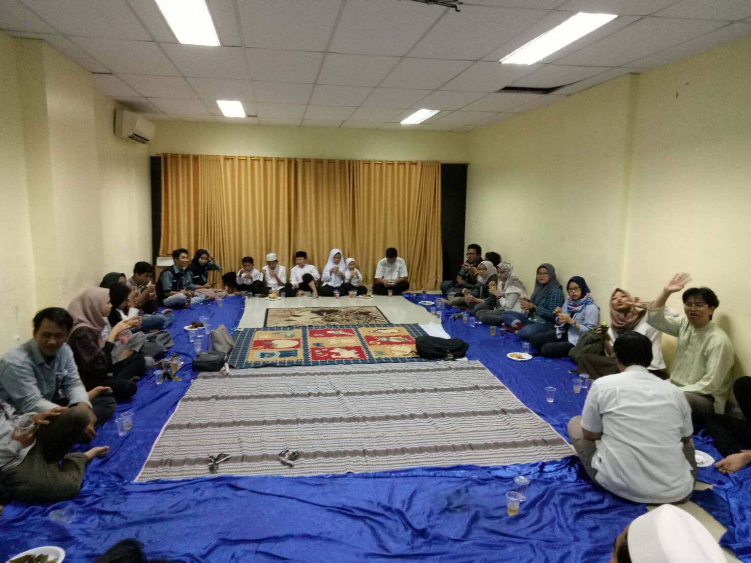 HIMASIS buka bersama dengan anak panti rumah yatim