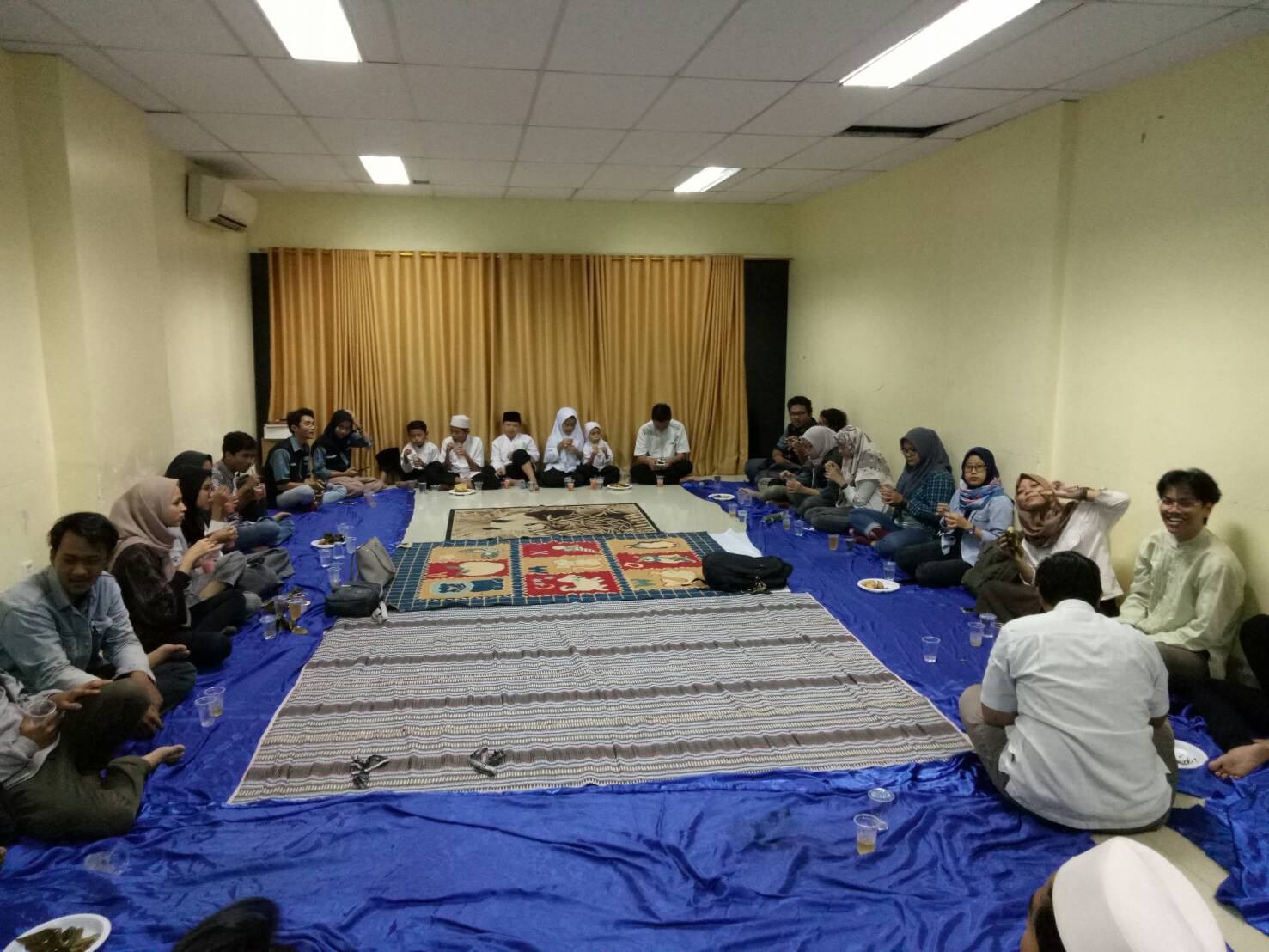 HIMASIS buka bersama dengan anak panti rumah yatim