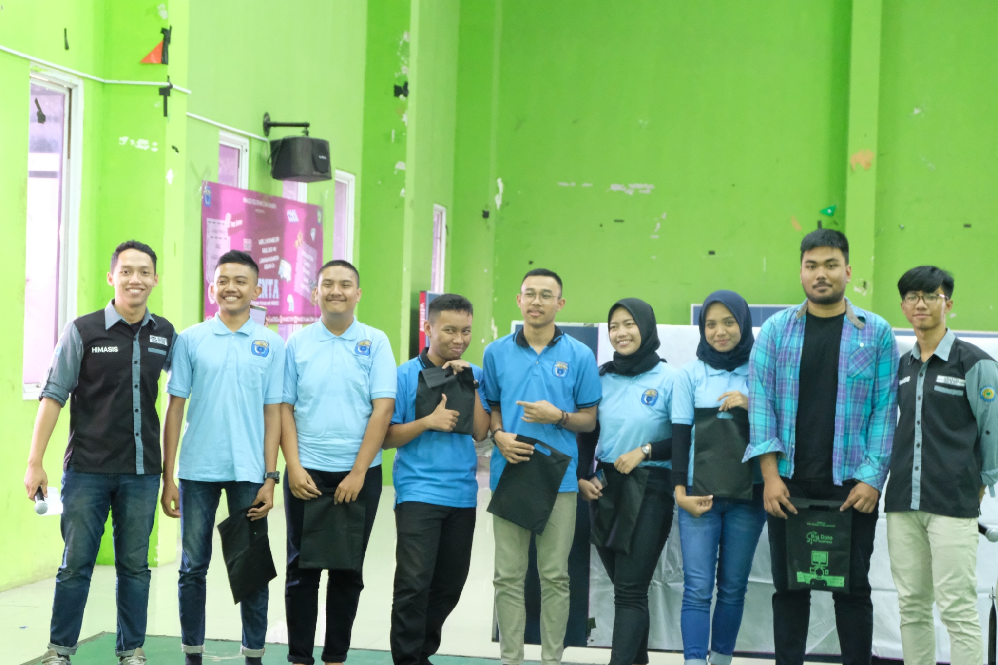 Meet and Greet  ” Magenta ”